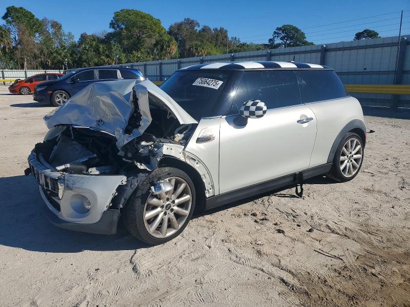 MINI COOPER 2016 with VIN WMWXP5C56G2D15060 - Photo from auction