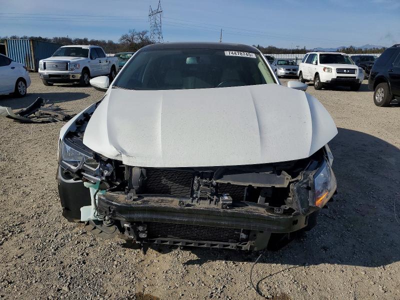 Photo 5 from auction – 2017 VOLKSWAGEN PASSAT with VIN 1VWBT7A37HC062469