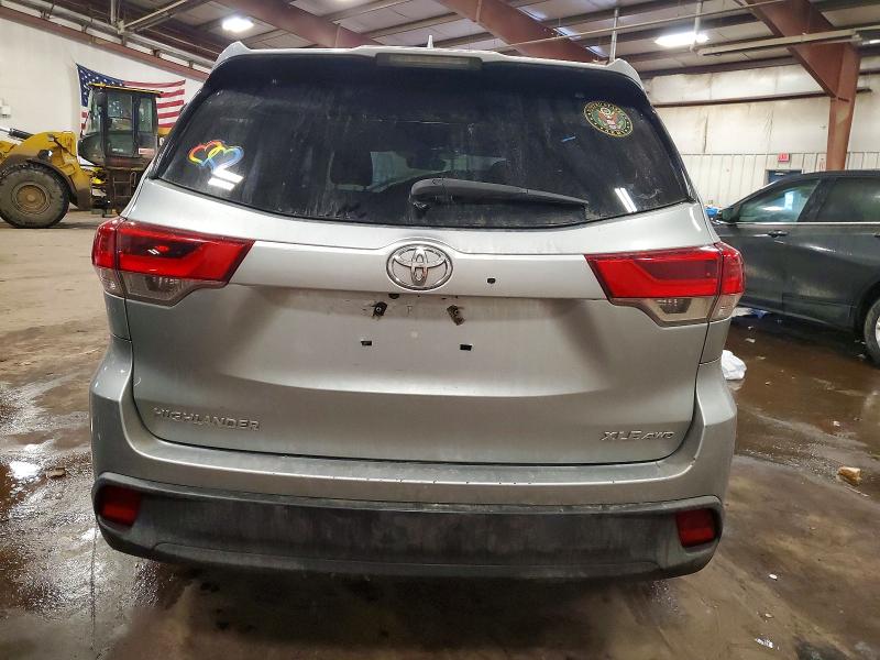 Photo 6 from auction – 2018 TOYOTA HIGHLANDER with VIN 5TDJZRFH2JS547460