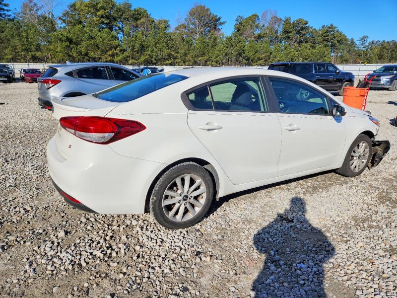 Photo 3 from auction – 2017 KIA FORTE LX with VIN 3KPFL4A76HE103236