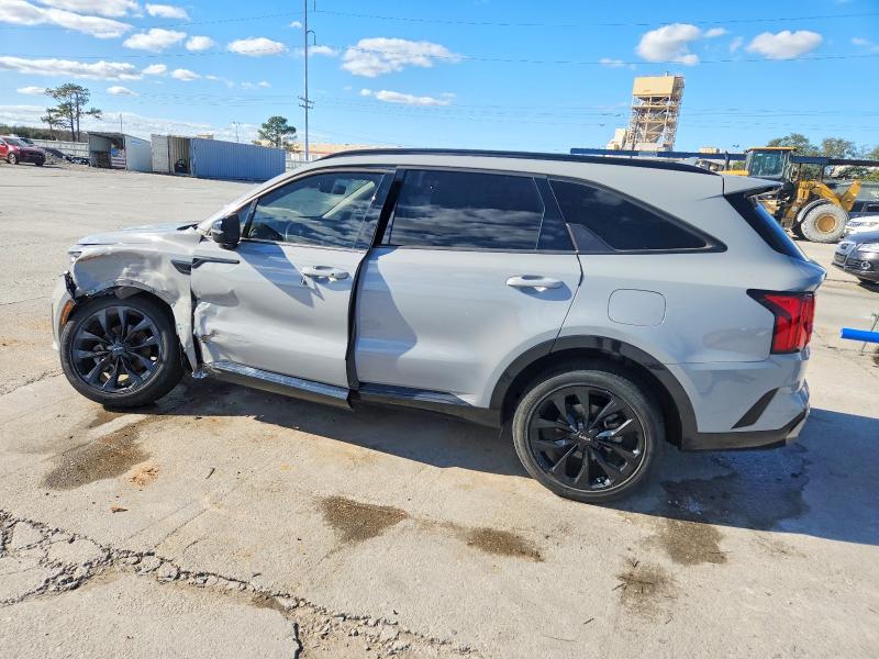 Photo 2 from auction – 2022 KIA SORENTO with VIN 5XYRK4LF1NG107777