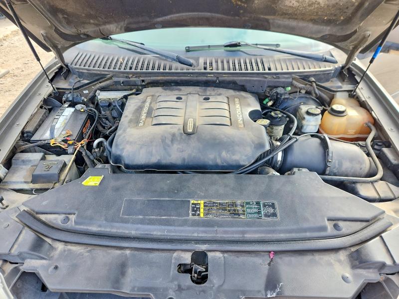 Photo 12 from auction – 2004 LINCOLN NAVIGATOR with VIN 5LMFU28R44LJ13802