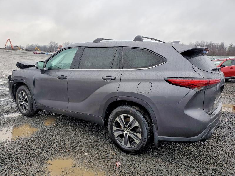 Photo 2 from auction – 2021 TOYOTA HIGHLANDER with VIN 5TDHZRBHXMS088381