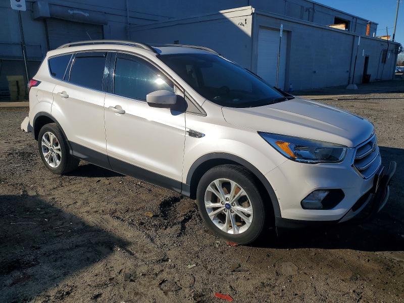 Photo 4 from auction – 2018 FORD ESCAPE SE with VIN 1FMCU9GD2JUB05353