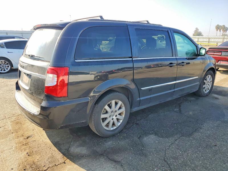 Photo 3 from auction – 2013 CHRYSLER TOWN & COU with VIN 2C4RC1BG8DR690400