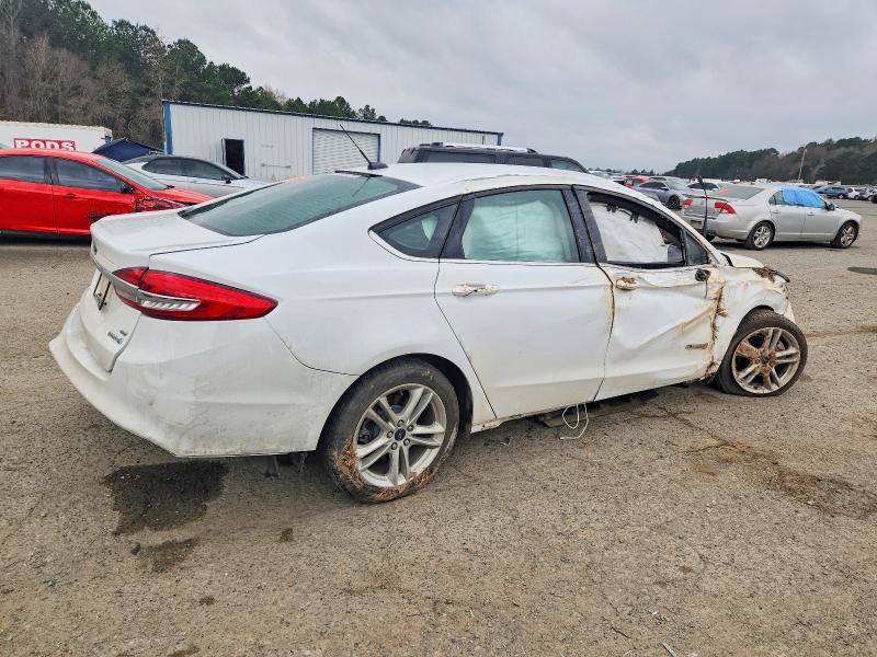 Photo 3 from auction – 2018 FORD FUSION with VIN 3FA6P0LU8JR140891