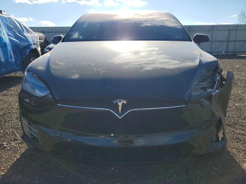 Photo 5 from auction – 2017 TESLA MODEL X with VIN 5YJXCDE22HF049768