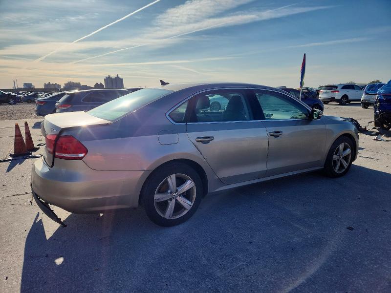 Photo 3 from auction – 2015 VOLKSWAGEN PASSAT SE with VIN 1VWBV7A36FC047047