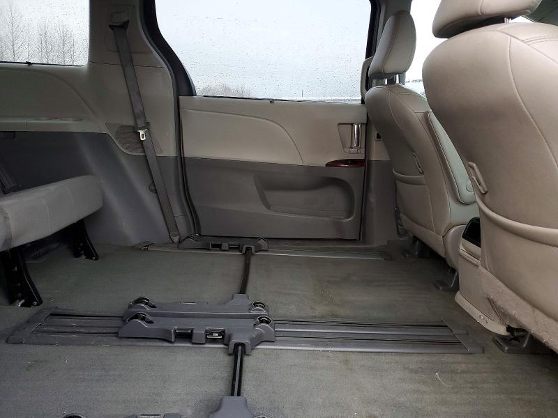 Photo 11 from auction – 2014 TOYOTA SIENNA XLE with VIN 5TDYK3DCXES499610