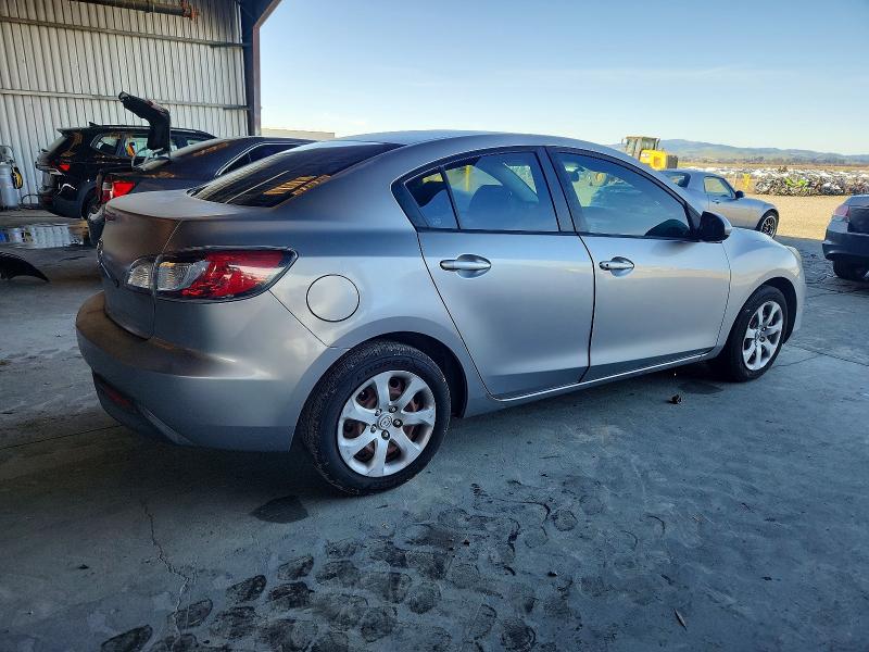 Photo 3 from auction – 2011 MAZDA 3 I with VIN JM1BL1UGXB1373931