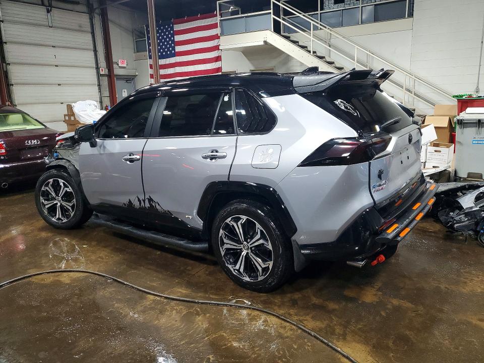 Photo 2 from auction – 2022 TOYOTA RAV4 PRIME with VIN JTMFB3FV2ND090843
