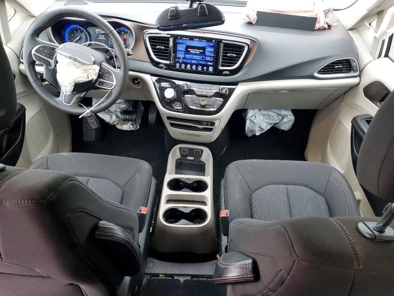 Photo 8 from auction – 2017 CHRYSLER PACIFICA T with VIN 2C4RC1DG5HR592394