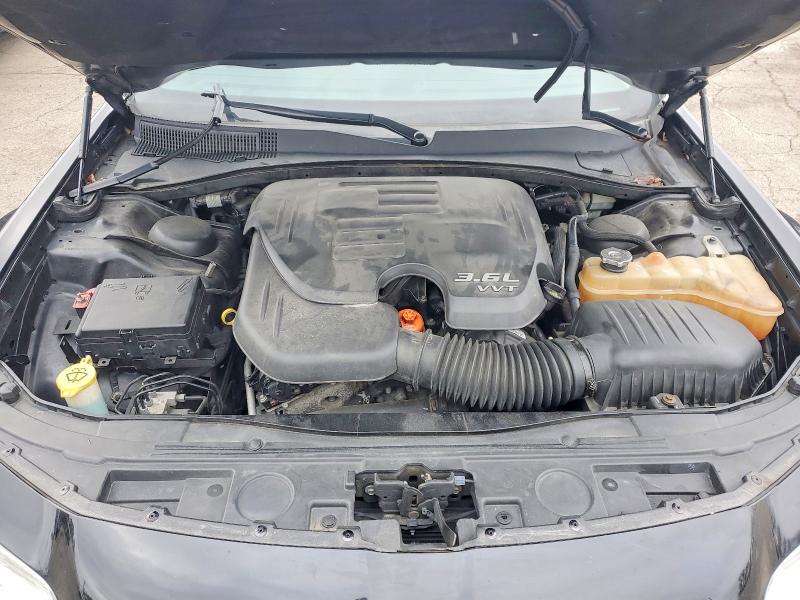 Photo 11 from auction – 2015 CHRYSLER 300 LIMITE with VIN 2C3CCAAG7FH920528