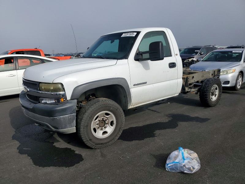CHEVROLET SILVERADO 2002 with VIN 1GBHC24U52E199950 - Photo from auction