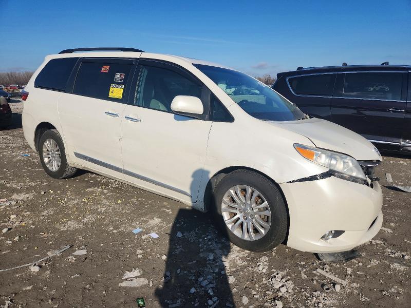 Photo 4 from auction – 2015 TOYOTA SIENNA XLE with VIN 5TDYK3DC2FS651560