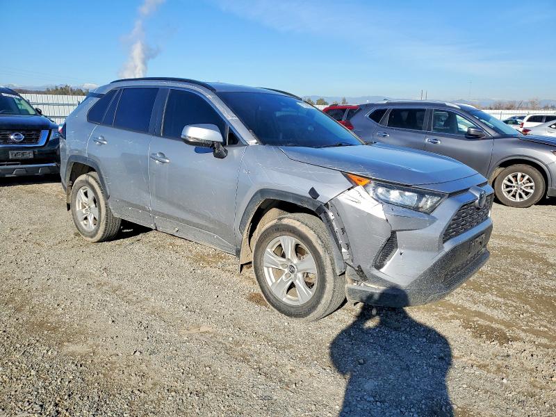 Photo 4 from auction – 2019 TOYOTA RAV4 LE with VIN JTMMWRFV7KD017607