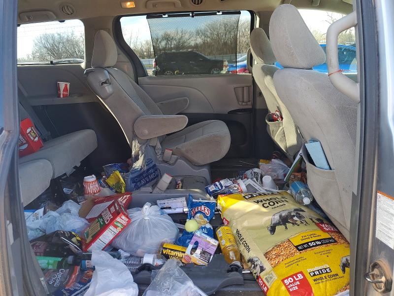 Photo 11 from auction – 2018 TOYOTA SIENNA with VIN 5TDKZ3DC3JS909479