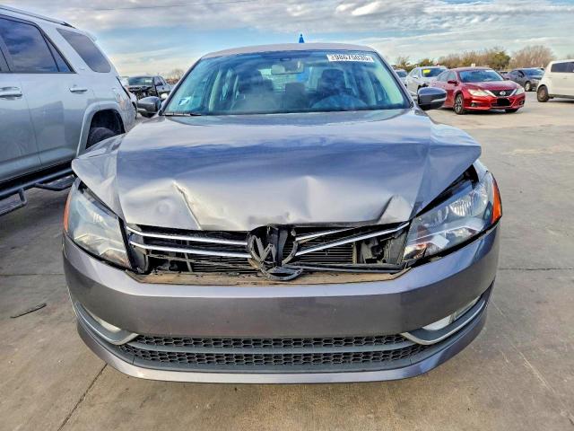 Photo 5 from auction – 2015 VOLKSWAGEN PASSAT with VIN 1VWAS7A39FC096506