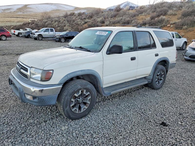 TOYOTA 4RUNNER 2000 with VIN JT3GM84R8Y0054897 - Photo from auction