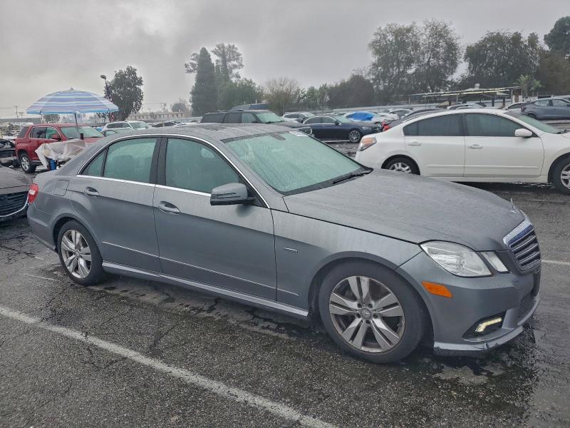 Photo 4 from auction – 2011 MERCEDES-BENZ E 350 BLUE with VIN WDDHF2EB3BA357232