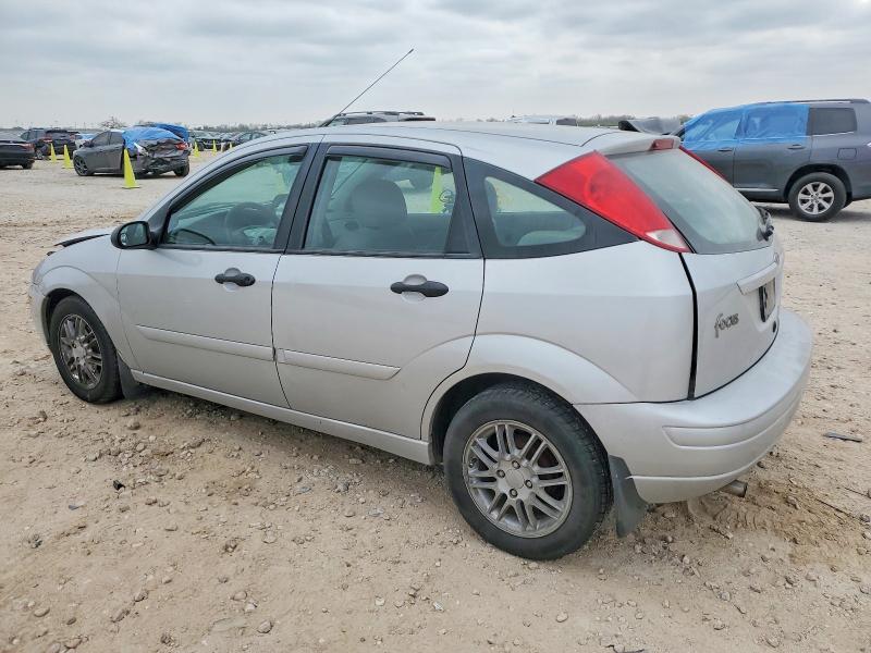 Photo 2 from auction – 2004 FORD FOCUS with VIN 3FAFP37Z54R122117