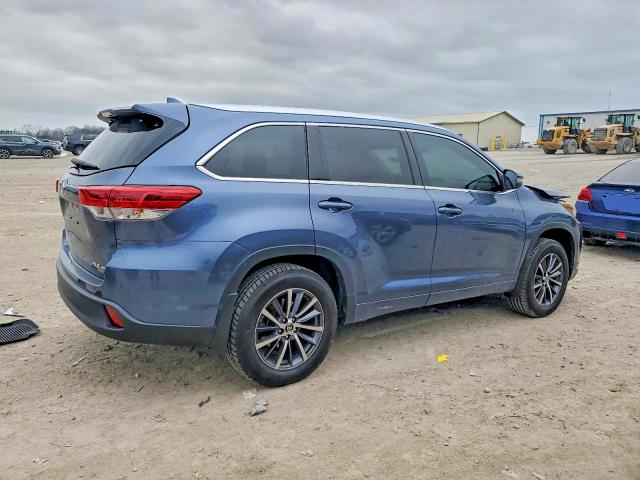 Photo 3 from auction – 2018 TOYOTA HIGHLANDER with VIN 5TDJZRFH5JS901391