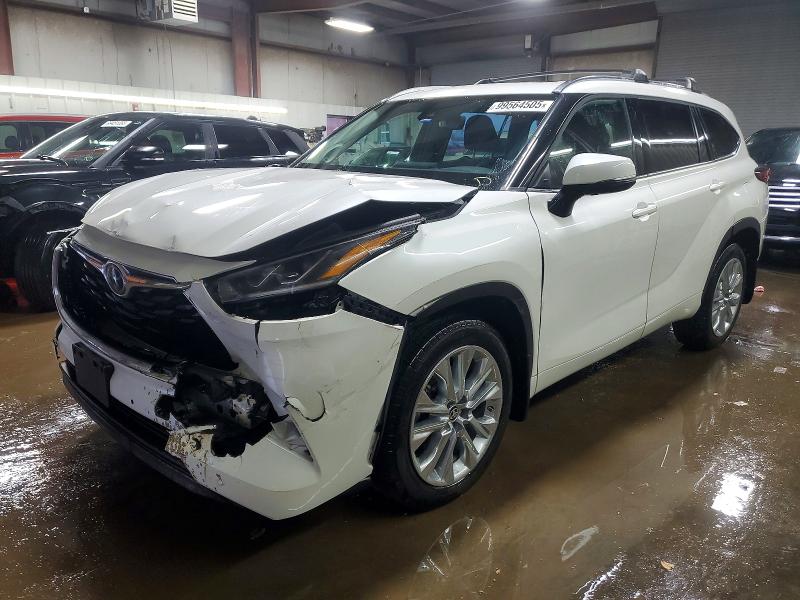 TOYOTA HIGHLANDER 2021 with VIN 5TDDZRBH0MS085570 - Photo from auction