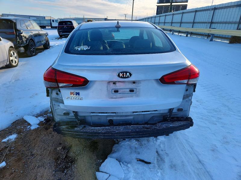 Photo 6 from auction – 2017 KIA FORTE LX with VIN 3KPFK4A7XHE053668