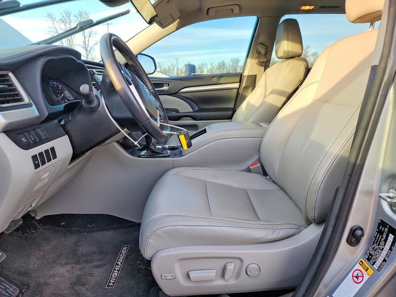 Photo 7 from auction – 2017 TOYOTA HIGHLANDER with VIN 5TDJZRFH0HS461834