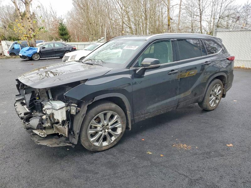 TOYOTA HIGHLANDER 2022 with VIN 5TDDZRBH7NS563369 - Photo from auction