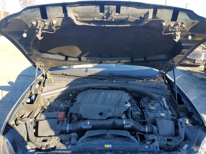 Photo 11 from auction – 2017 JAGUAR F-PACE PRE with VIN SADCJ2BV3HA496811