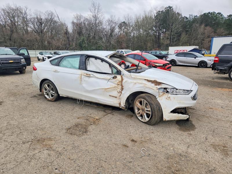 Photo 4 from auction – 2018 FORD FUSION with VIN 3FA6P0LU8JR140891