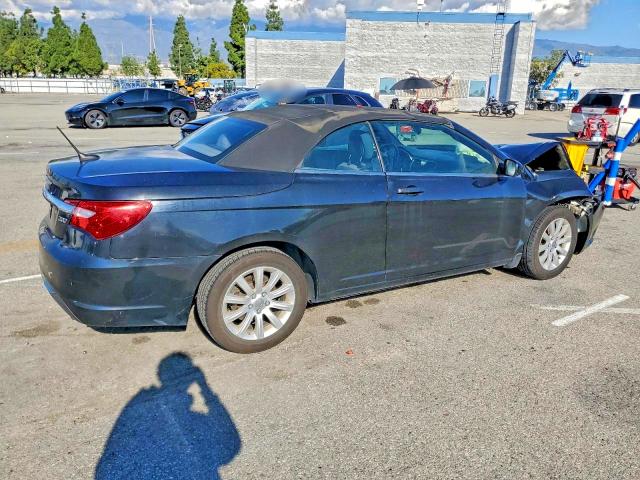 Photo 3 from auction – 2013 CHRYSLER 200 TOURIN with VIN 1C3BCBEB1DN532974