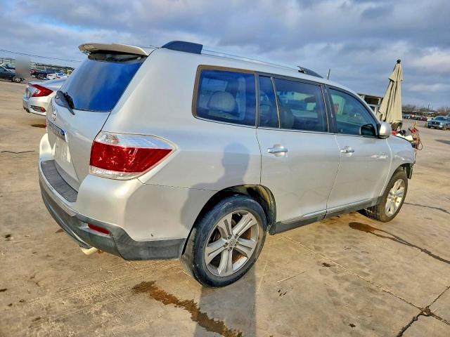 Photo 3 from auction – 2013 TOYOTA HIGHLANDER with VIN 5TDYK3EH0DS093618