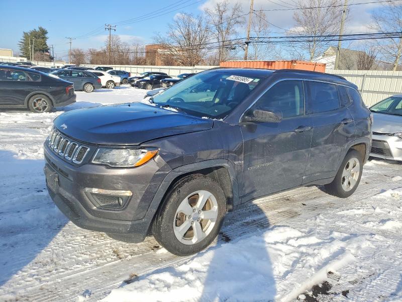 JEEP COMPASS LA 2017 with VIN 3C4NJDBB0HT596900 - Photo from auction