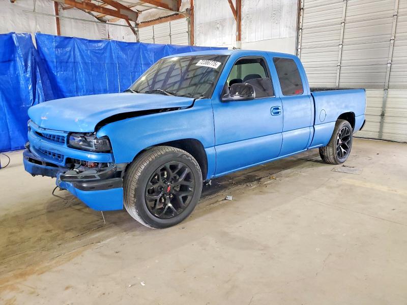 CHEVROLET SILVERADO 2002 with VIN 2GCEC19V521295993 - Photo from auction