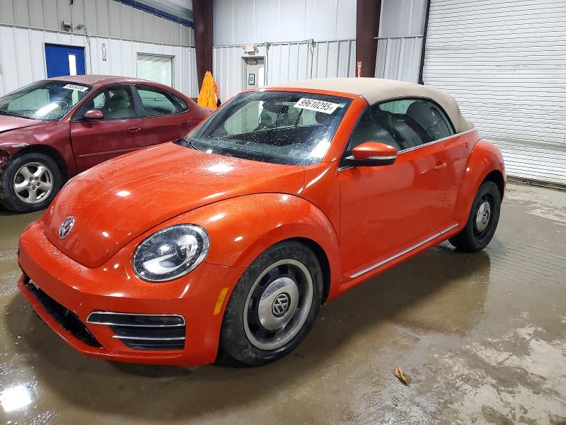 VOLKSWAGEN BEETLE S 2018 with VIN 3VW5DAAT2JM504604 - Photo from auction
