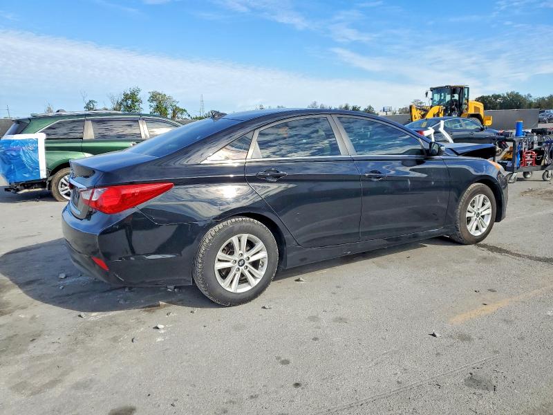 Photo 3 from auction – 2014 HYUNDAI SONATA GLS with VIN 5NPEB4AC4EH943924