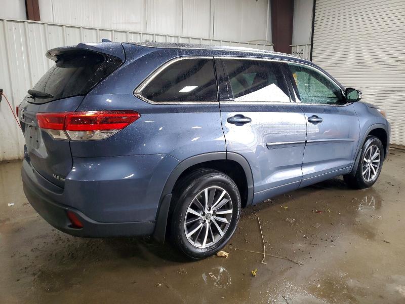 Photo 3 from auction – 2017 TOYOTA HIGHLANDER with VIN 5TDJZRFH1HS435100