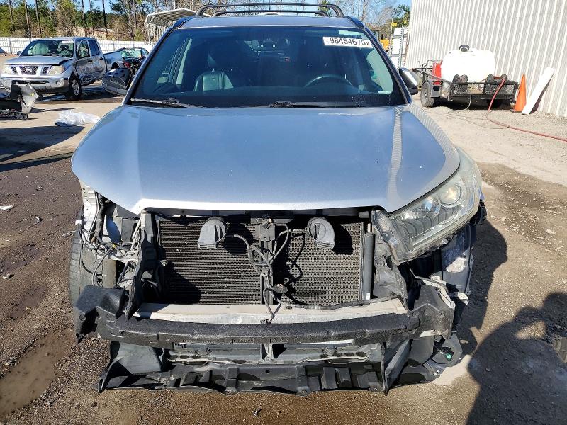 Photo 5 from auction – 2017 TOYOTA HIGHLANDER with VIN 5TDJZRFH1HS381443