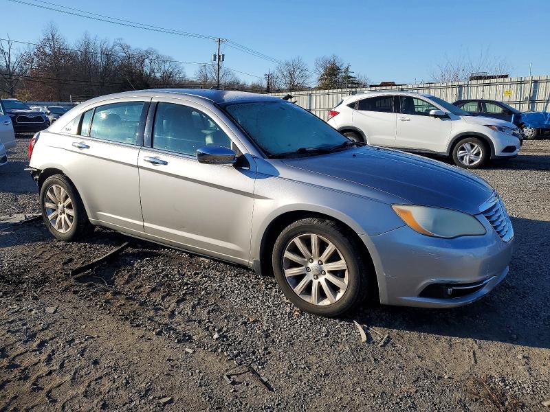 Photo 4 from auction – 2014 CHRYSLER 200 LIMITE with VIN 1C3CCBCG7EN100359