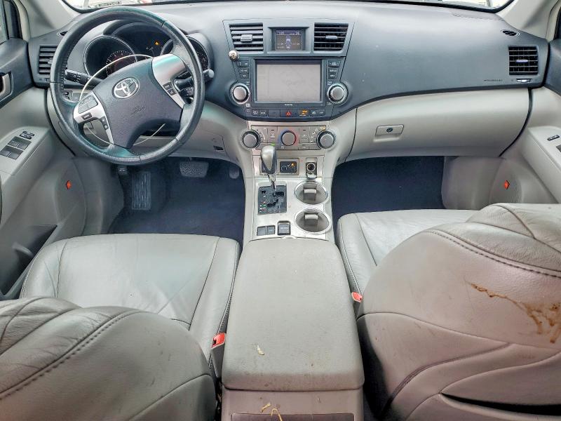 Photo 8 from auction – 2011 TOYOTA HIGHLANDER with VIN 5TDZK3EH8BS035919