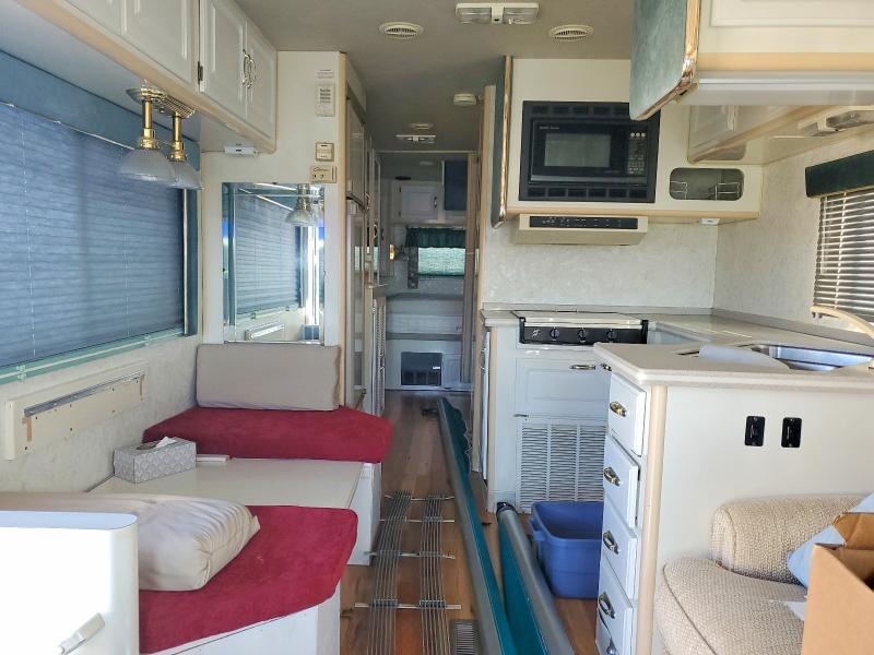 Photo 6 from auction – 1996 GULF STREAM SCENIC CRU with VIN 3FCMF53G2TJA02552