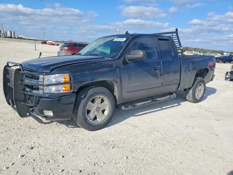 CHEVROLET SILVERADO 2010 with VIN 1GCSKTE3XAZ157006 - Photo from auction