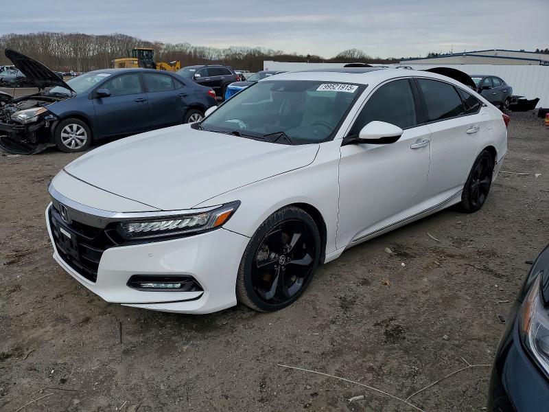 HONDA ACCORD TOU 2018 with VIN 1HGCV1F96JA033625 - Photo from auction