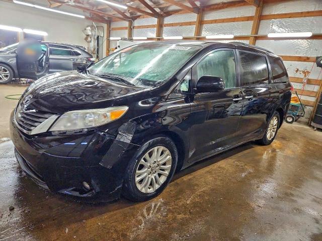 TOYOTA SIENNA XLE 2013 with VIN 5TDYK3DC8DS318308 - Photo from auction