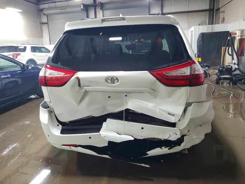 Photo 6 from auction – 2019 TOYOTA SIENNA XLE with VIN 5TDYZ3DC0KS983440