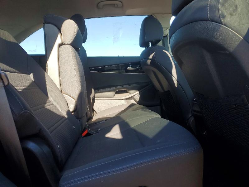 Photo 11 from auction – 2019 KIA SORENTO L with VIN 5XYPG4A39KG537196