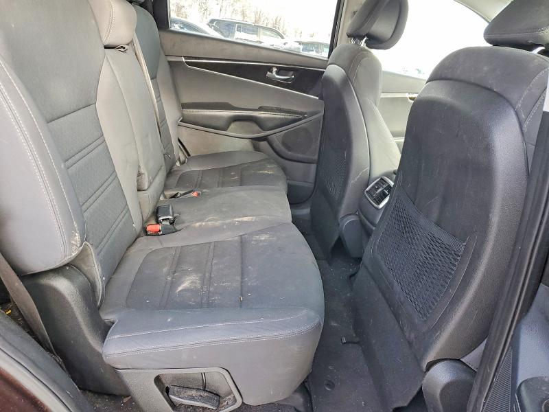 Photo 11 from auction – 2016 KIA SORENTO with VIN 5XYPG4A34GG058935