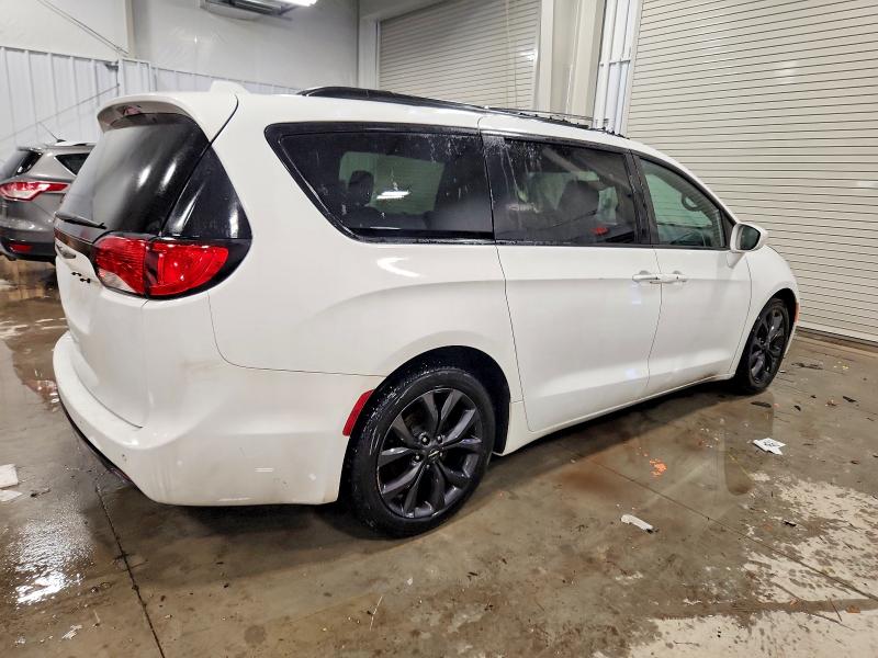 Photo 3 from auction – 2018 CHRYSLER PACIFICA with VIN 2C4RC1EG4JR260998